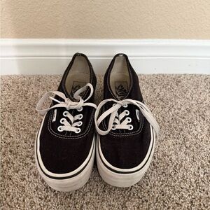 Vans black platform shoes women’s 6